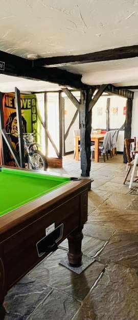 The Snooty Fox – historic pub Colchester with live music and sports